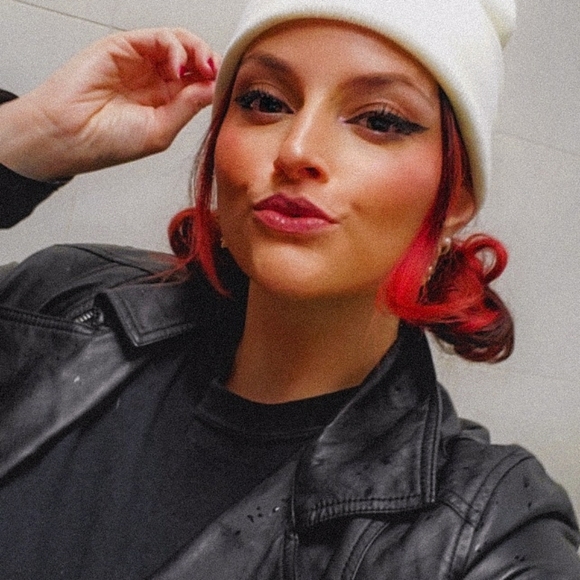 Meet your Posher, Paige - Picture 3 of 4